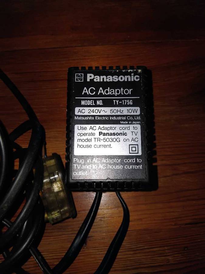 VINTAGE NATIONAL PANASONIC TR 5030G PORTABLE TV ( BLACK AND WHITE  )