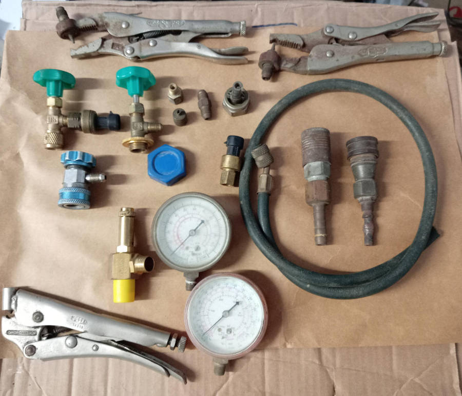 REFRIGERATION / AIRCONDITIONING EQUIPMENT AS PER PHOTOS.