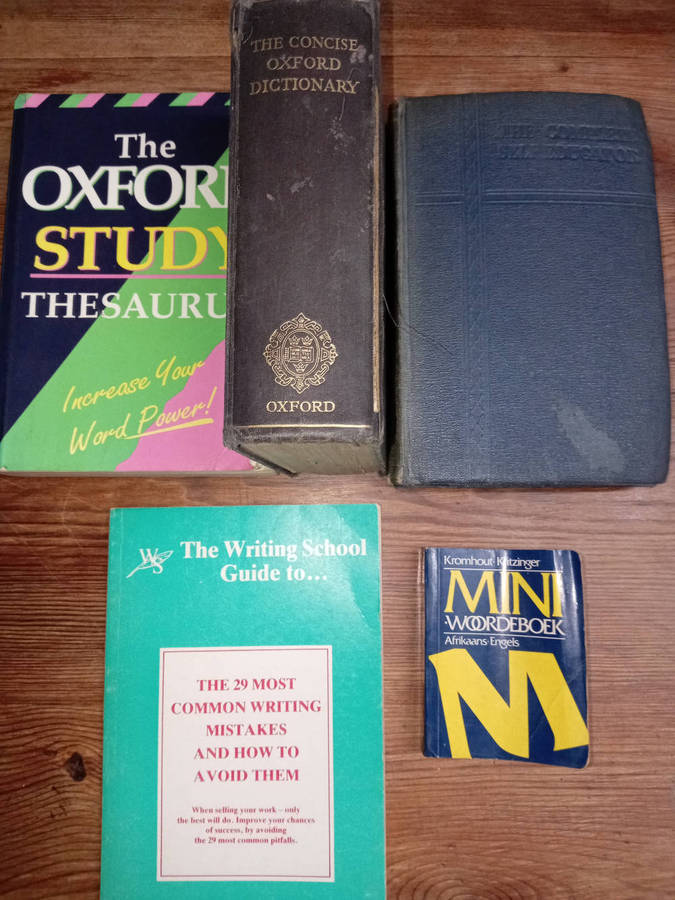 BOOKS : EDUCATIONAL. DICTIONARIES ETC. AS PER PHOTOS.