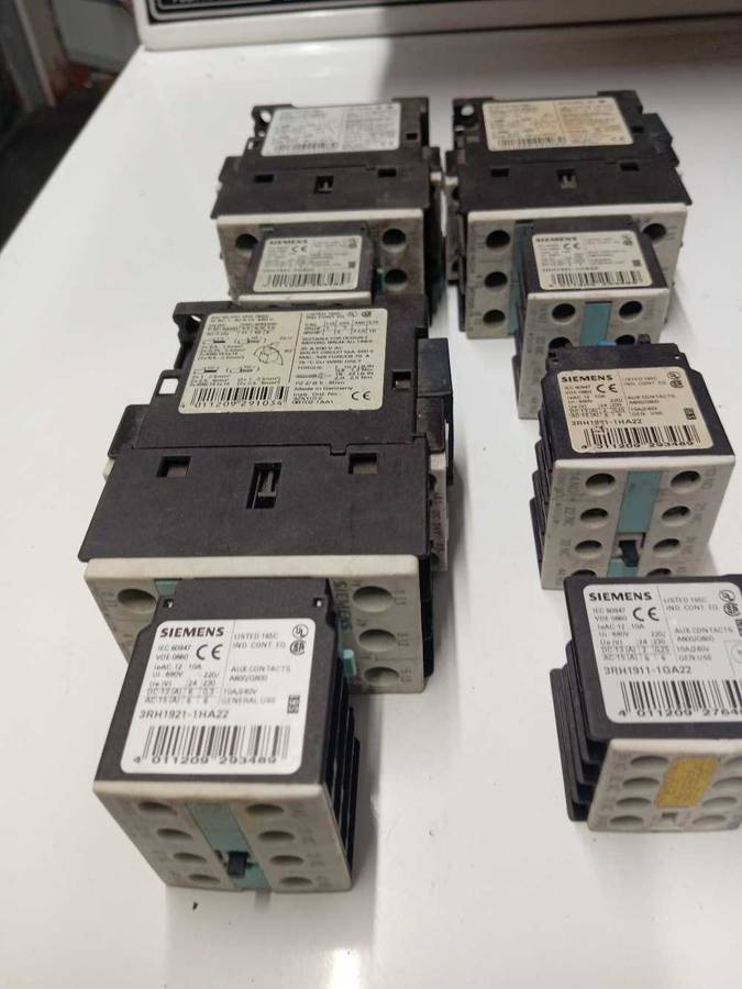 SIEMENS CONTACTORS AS PER PHOTOS.