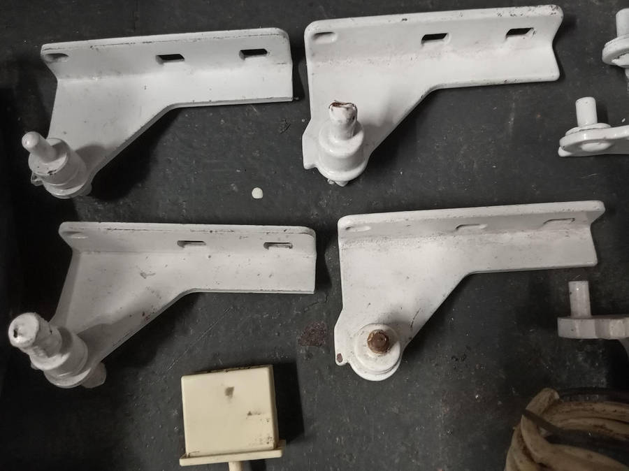 REFRIGERATION SPARES : THERMOSTATS, DEFROST TIMER. DOOR HINGES, LIGHT S.
