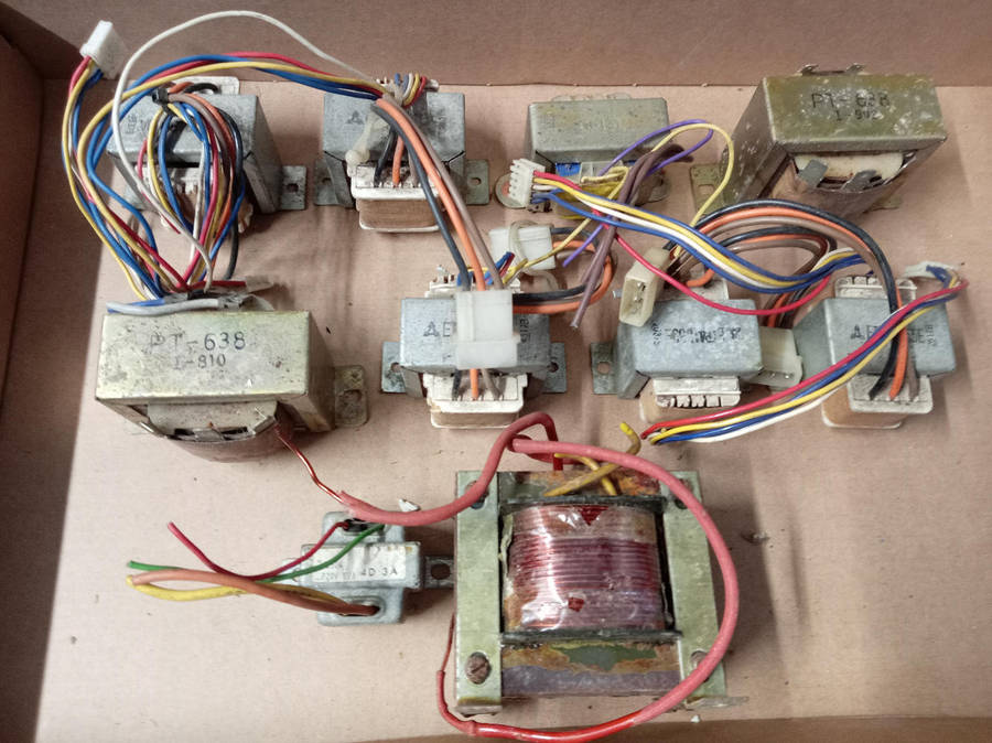 10 X ASSORTED LOW VOLTAGE TRANSFORMERS.