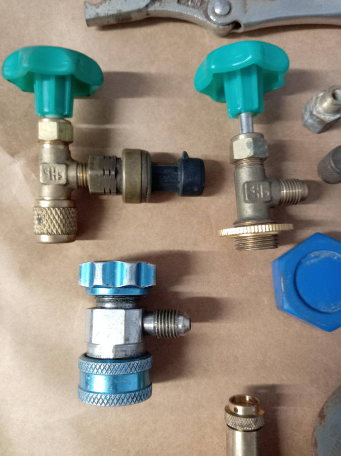 REFRIGERATION / AIRCONDITIONING EQUIPMENT AS PER PHOTOS.