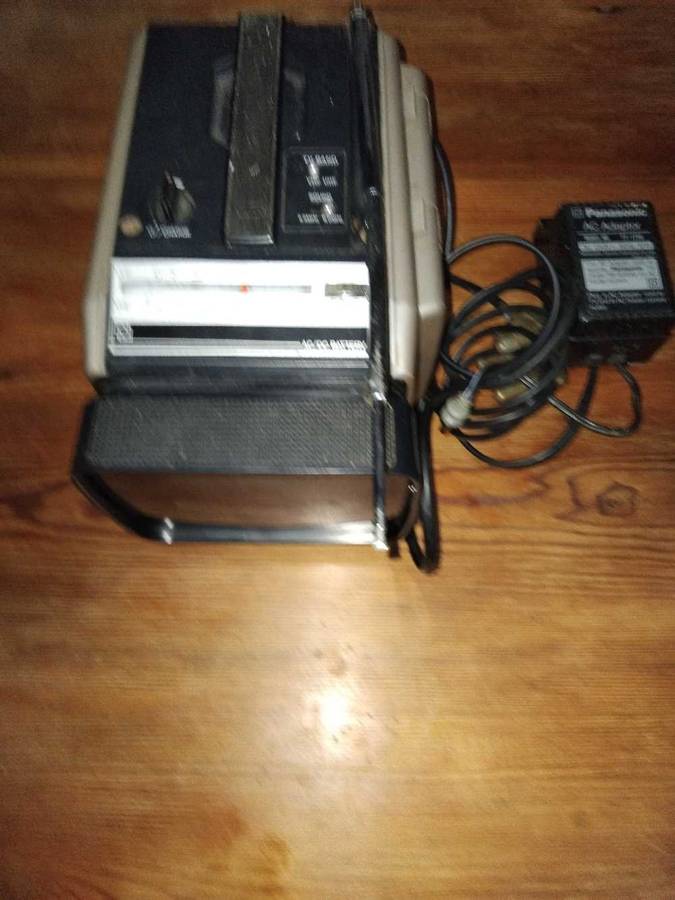 VINTAGE NATIONAL PANASONIC TR 5030G PORTABLE TV ( BLACK AND WHITE  )
