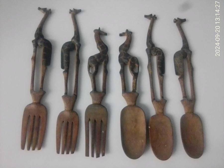 AFRICAN HAND CARVED GIRAFFE SPOONS AND FORKS