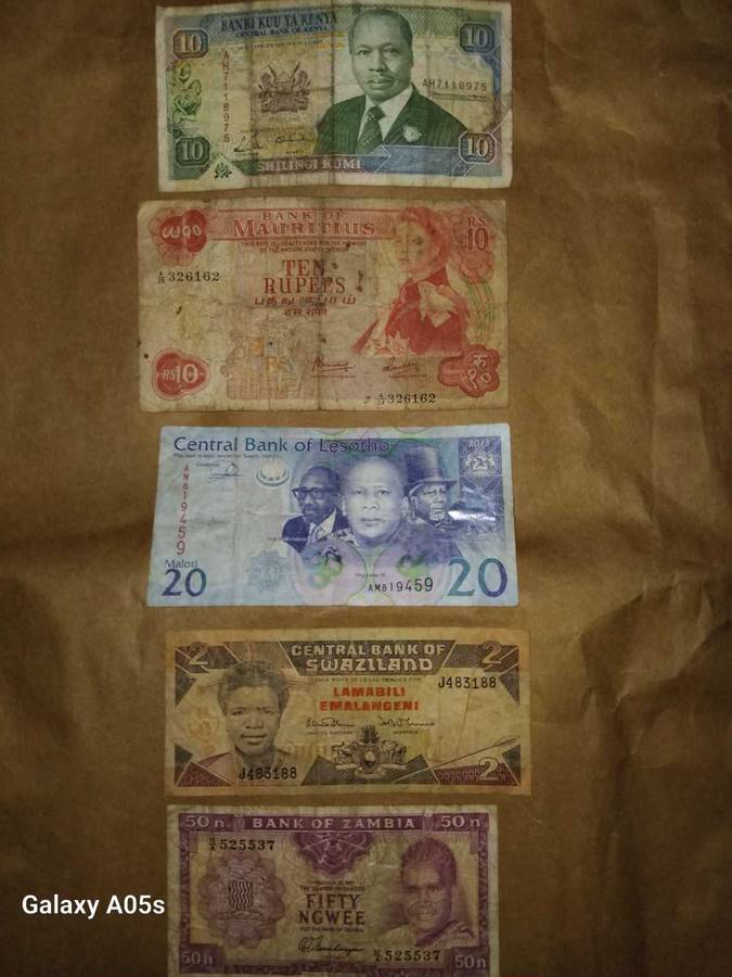 COLLECTORS BANK NOTES :