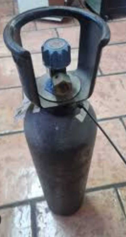 AFROX PORTAPAK OXYGEN CYLINDER. 1.43 KG