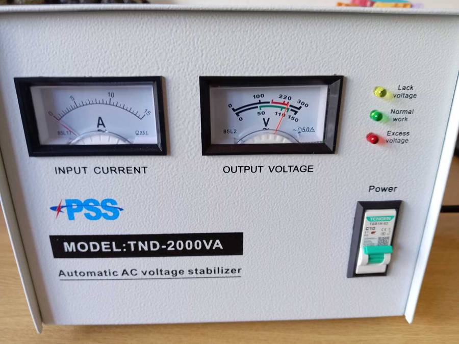 AUTOMATIC AC VOLTAGE STABILIZER. PSS MODEL : TND-2000VA