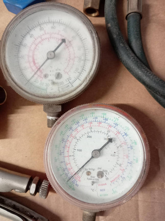 REFRIGERATION / AIRCONDITIONING EQUIPMENT AS PER PHOTOS.