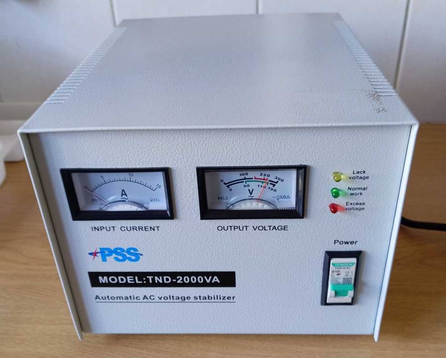AUTOMATIC AC VOLTAGE STABILIZER. PSS MODEL : TND-2000VA