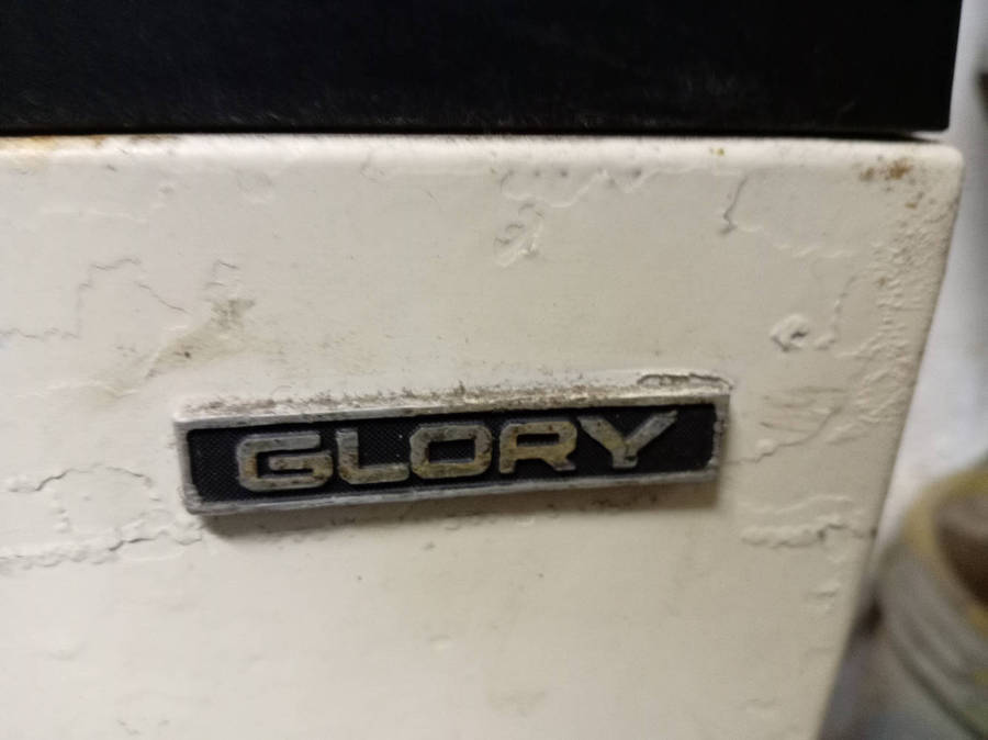 VINTAGE GLORY BANK NOTE COUNTER.