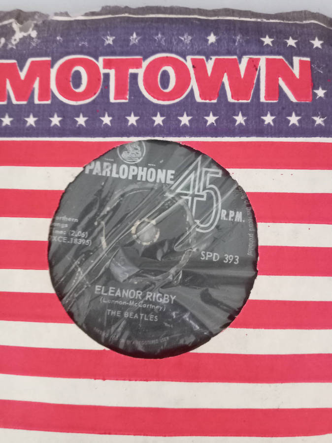 THE BEATLES / GEORGE HARRISON SEVEN SINGLES. AS PER PHOTOS.