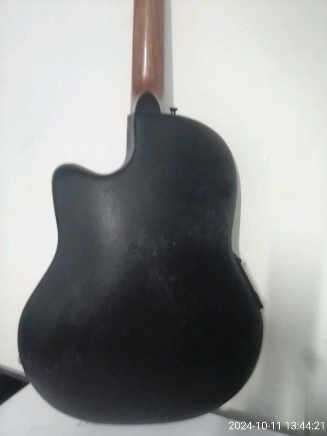 CRAFTMAN MODEL RY 35 BS GUITAR AND LEADS