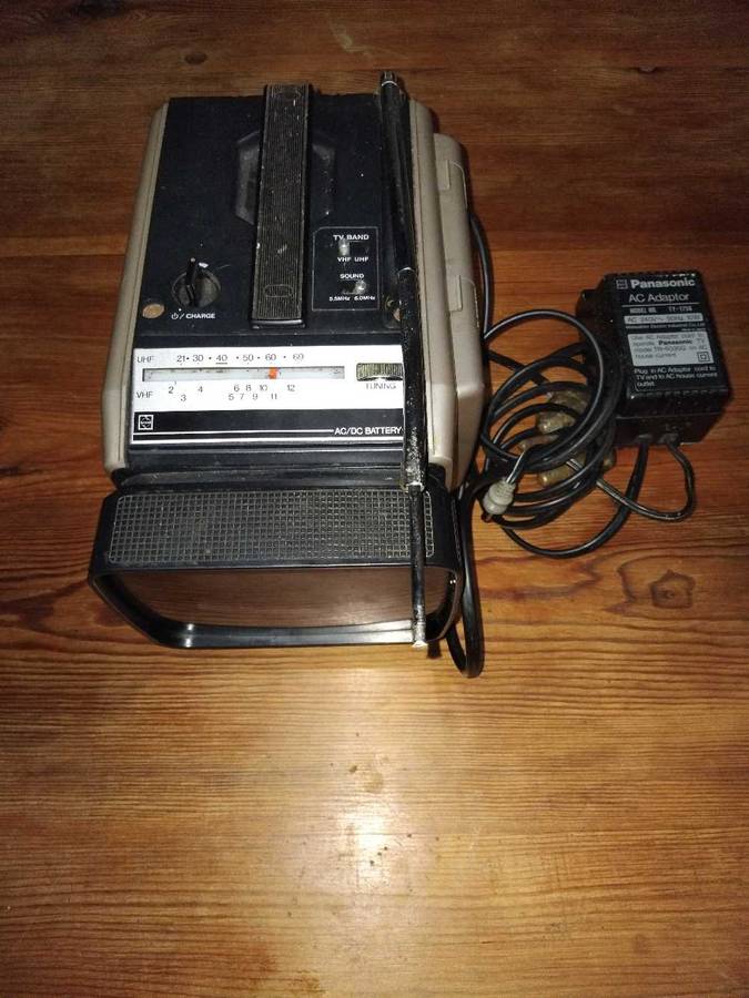 VINTAGE NATIONAL PANASONIC TR 5030G PORTABLE TV ( BLACK AND WHITE  )