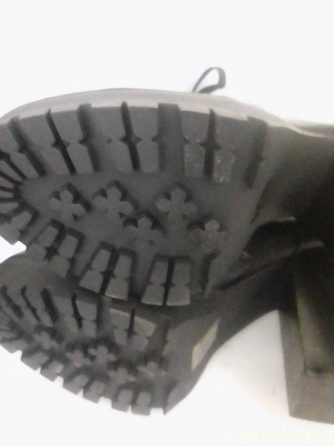 LADIES BLACK LACE UP BOOTS. BIDDING PER PAIR. SEE DESCRIPTION FOR SIZES.