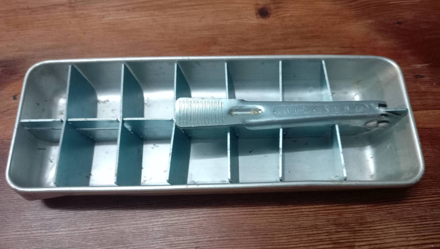 VINTAGE FRIGIDAIRE QUICKUBE ALUMINUM  LEVER ICE TRAY.