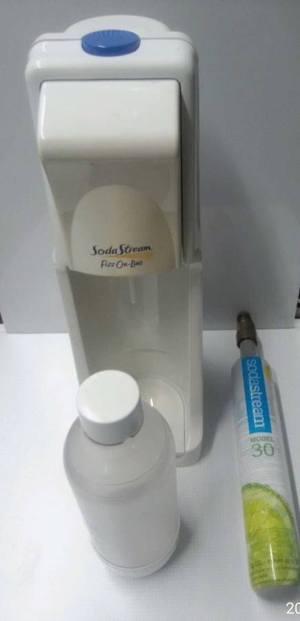 SodaStream " Fizz On-Line " ( Bottle and CO2 Cylinder Included )