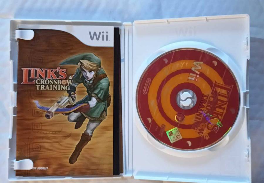 Nintendo Wii Zapper with two Games