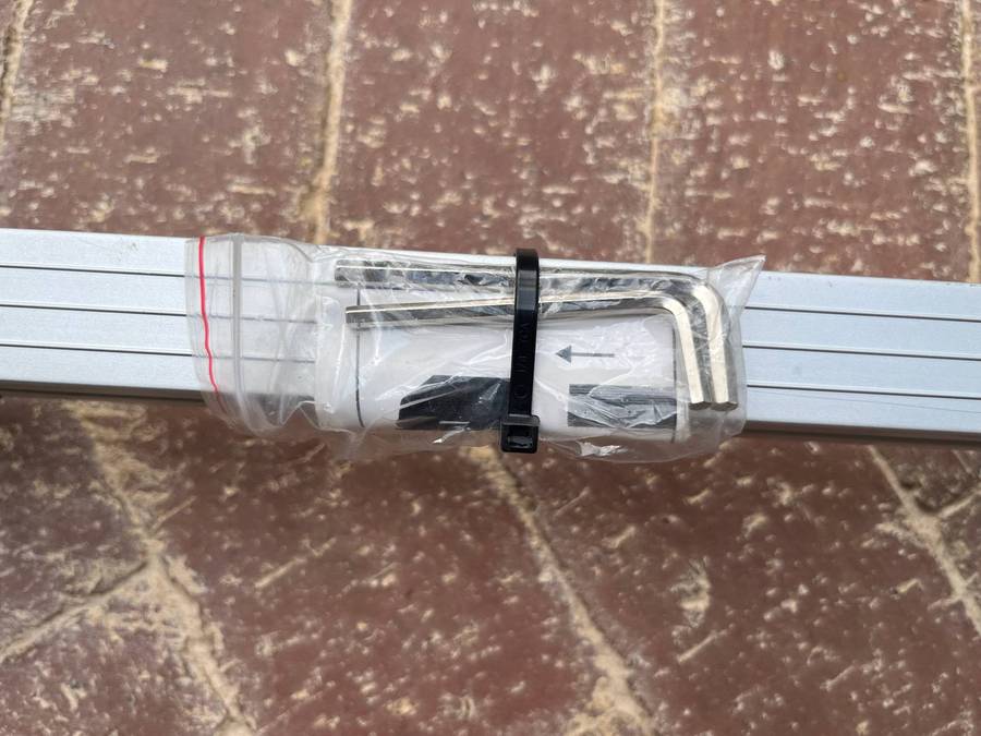 Vehicle Universal Aluminium Roof Bars that fits on Roof Rails - 120cm Length