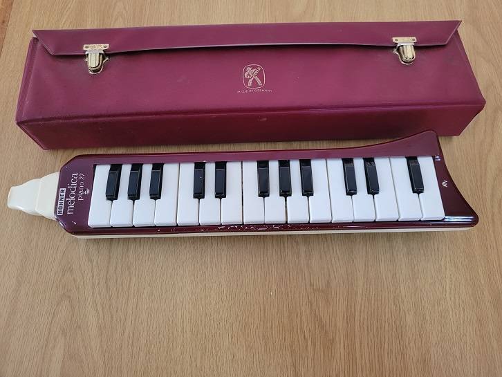 VINTAGE ! Excellent Condition ! 1950-60 Hohner Melodica 27 mouth piano !