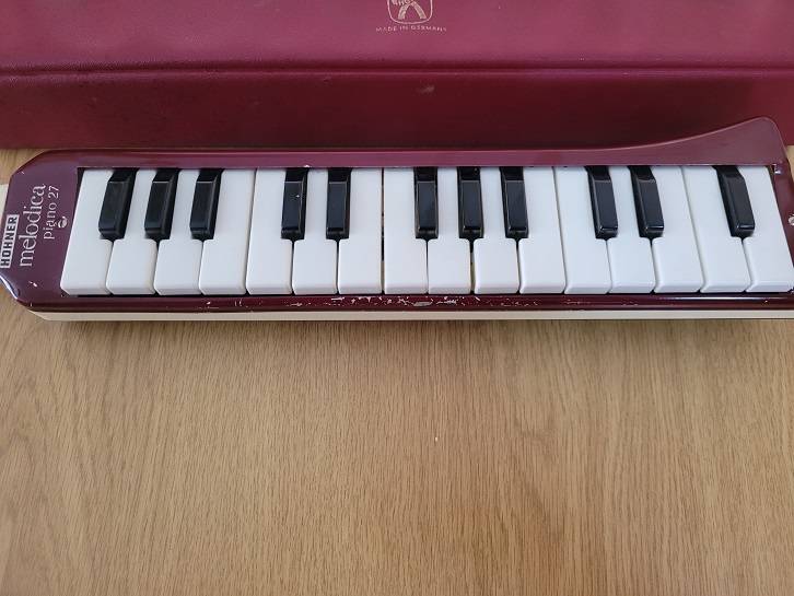VINTAGE ! Excellent Condition ! 1950-60 Hohner Melodica 27 mouth piano !