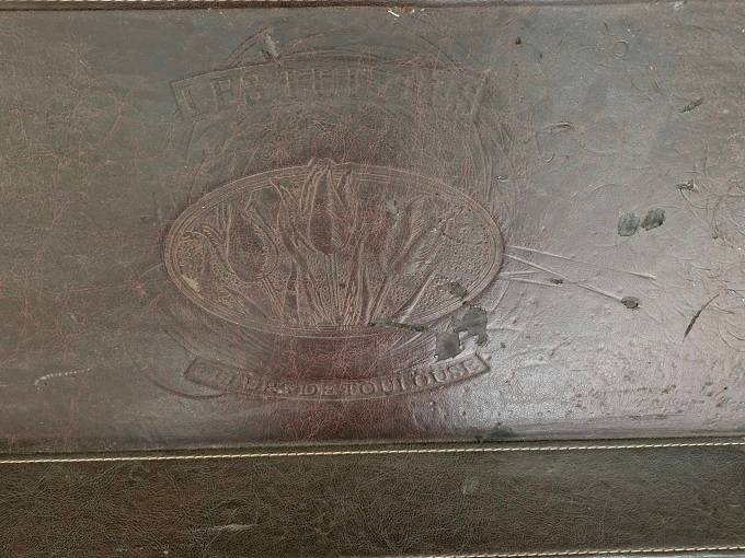 VINTAGE 2 tier Leather clad stand with Fleurs de Toulouse inscription !