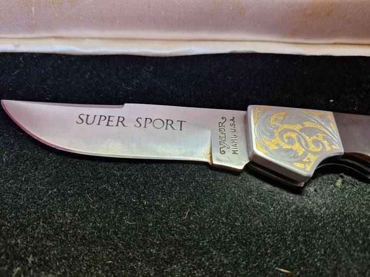 For the knife collector ! Special, limited edition, Valor Miami USA knife !