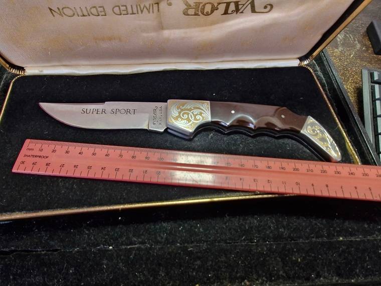 For the knife collector ! Special, limited edition, Valor Miami USA knife !