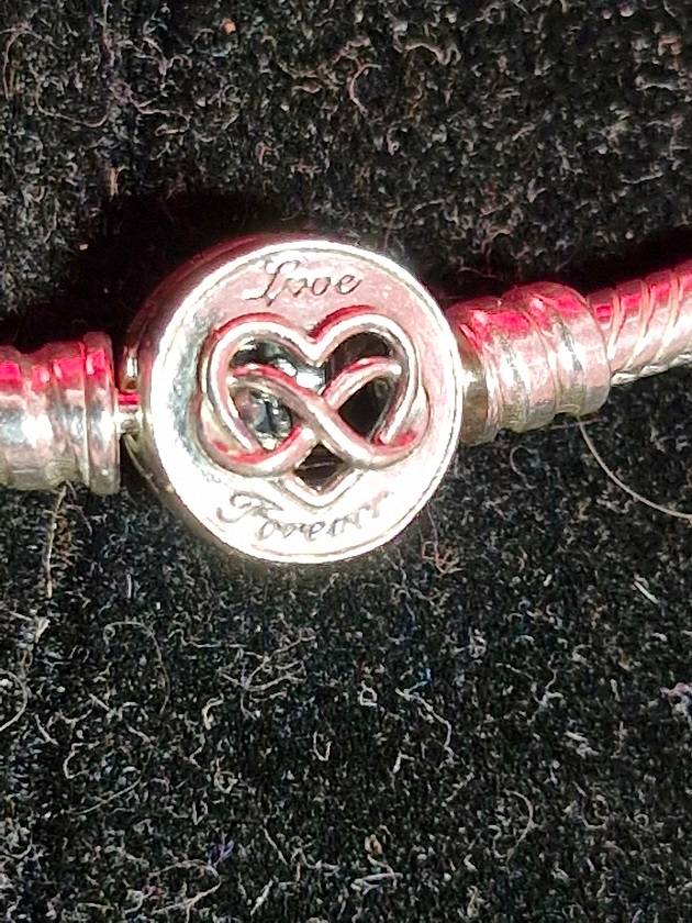 Bargain ! Quality Pandora Moments Sterling Silver Bracelet !