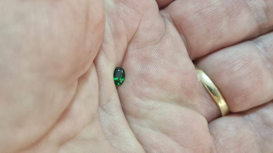 VERY RARE ! Natural Tsavorite, Oval cut Gem Stone 0.40 ct !