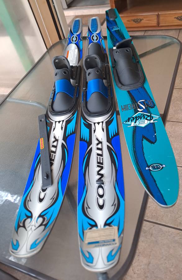 Connelly Odyssey Combo Waterskis with an extra slalom waterski