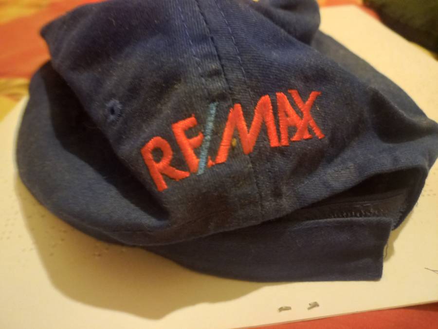Cap  -  ...REMAX above the crowd