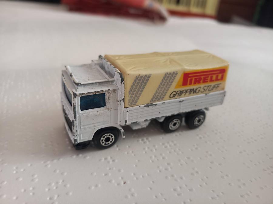 Matchbox Volvo Tarpaulin truck - Pirelli