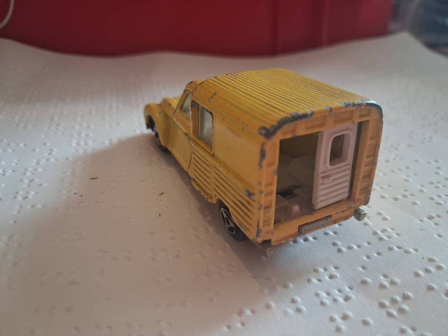 Majorette Acidiane - missing 1 rear door