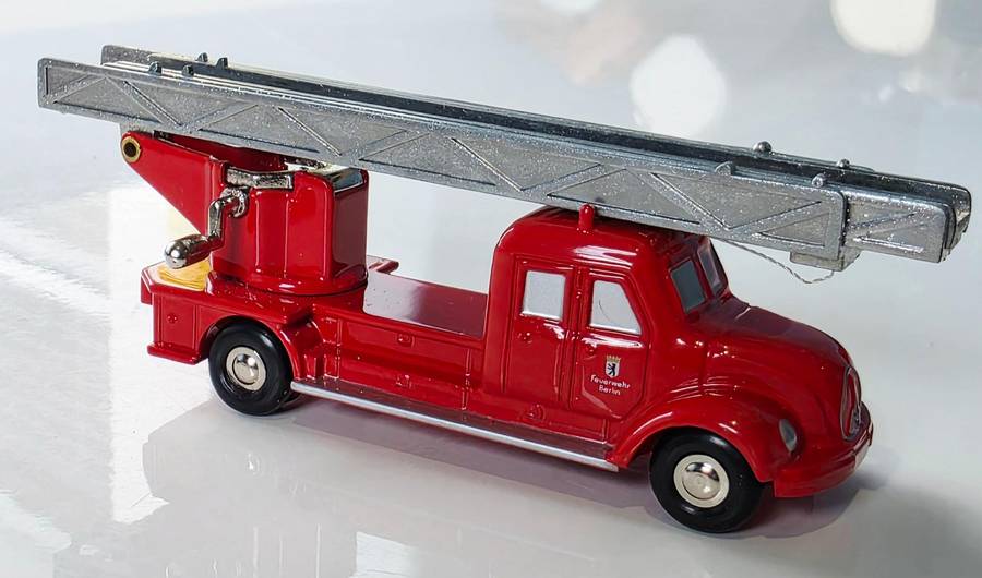 SCHUCO - PICCOLO - MAGIRUS DEUTZ TOW TRUCK - 150 YEARS OF THE BERLIN FIRE DEPARTMENT - WUNDERSCHÖN
