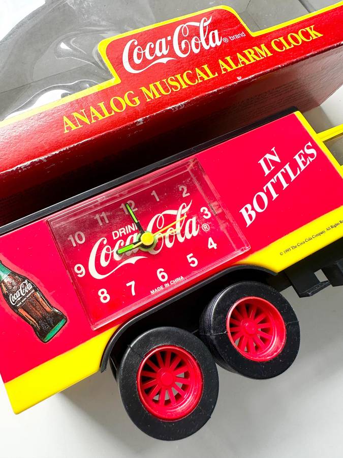 VINTAGE 1995 COCA COLA ANALOG MUSICAL ALARM CLOCK DELIVERY TRUCK 28CM - IN ORIGINAL PACKAGING