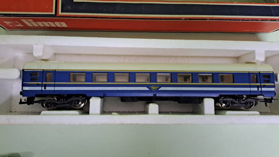 LIMA SAR Blue Train Couch HO Scale BOXED