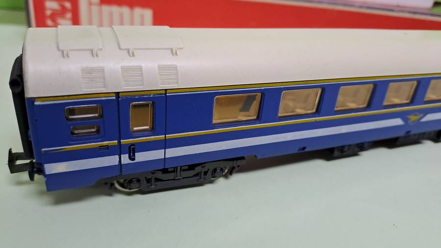 LIMA SAR Blue Train Couch HO Scale BOXED