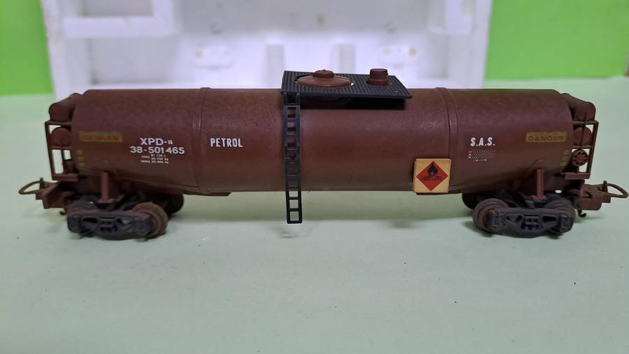 LIMA SAR HO Scale - Petrol Tanker BOXED