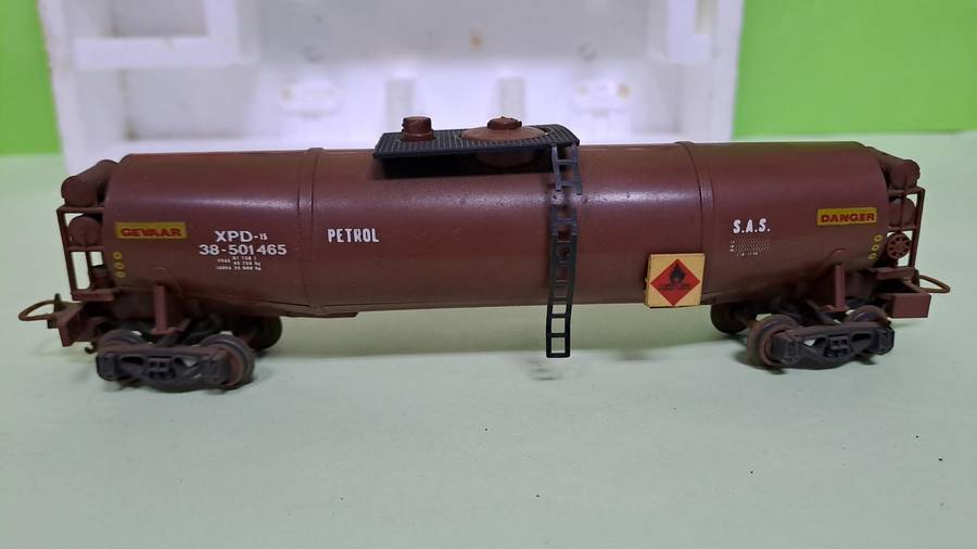LIMA SAR HO Scale - Petrol Tanker BOXED