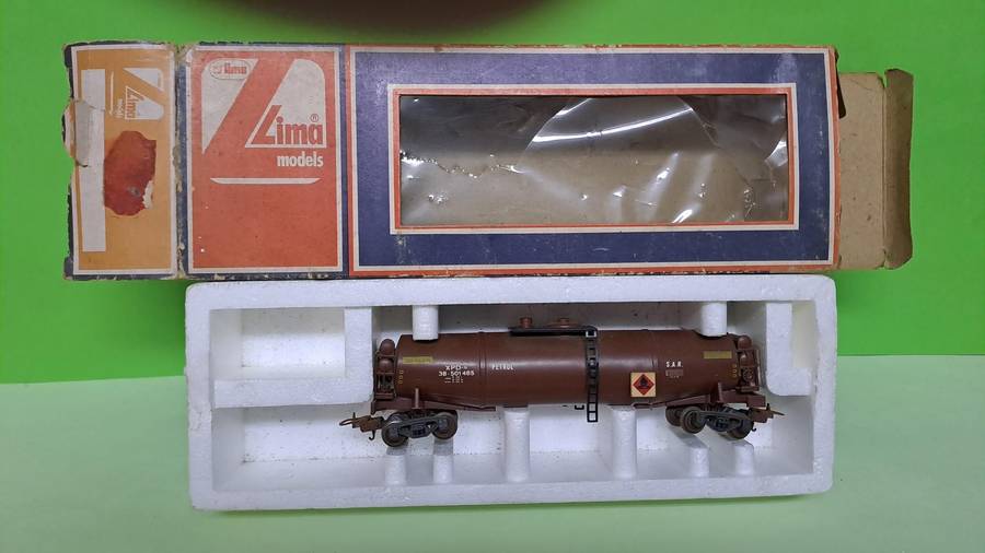 LIMA SAR HO Scale - Petrol Tanker BOXED
