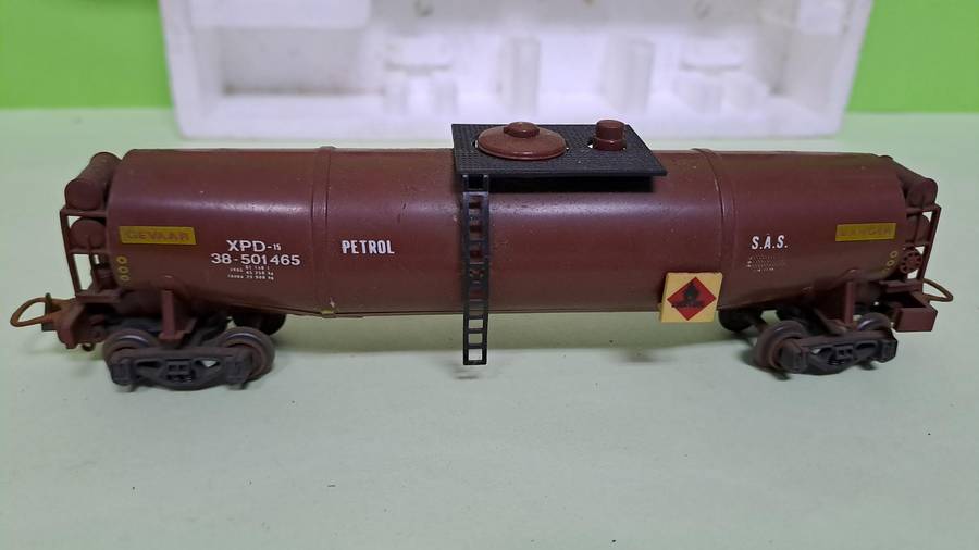 LIMA SAR HO Scale - Petrol Tanker BOXED