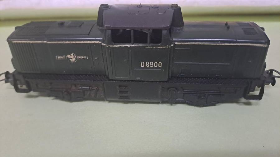 LIMA Goods Train Set (Locomotive with 2 goods wagons and crossing) BOXED