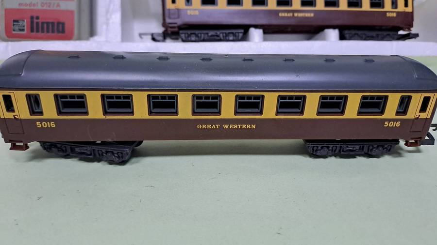 LIMA Great Western Train Set (Locomotive with 3 passenger) BOXED