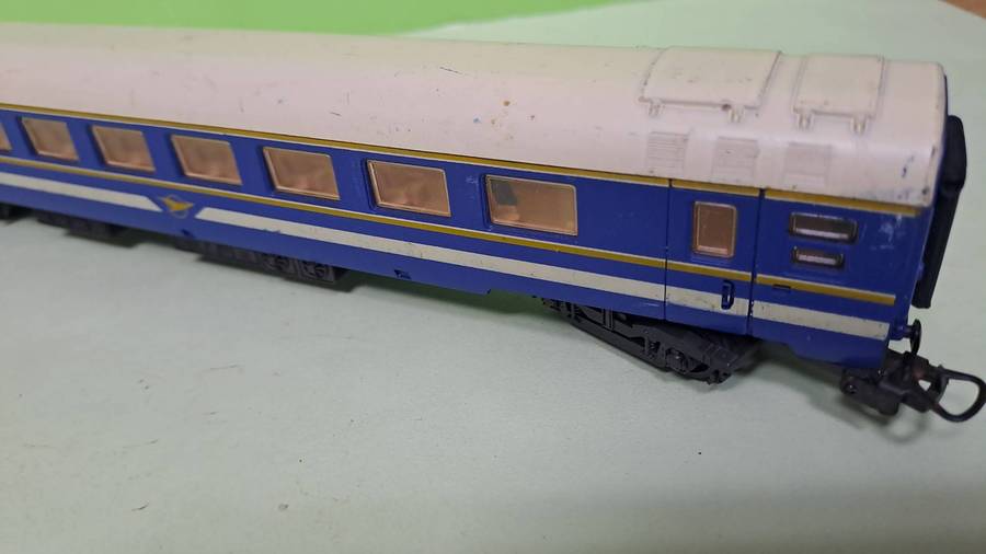 LIMA SAR Blue Train Couch HO Scale UNBOXED