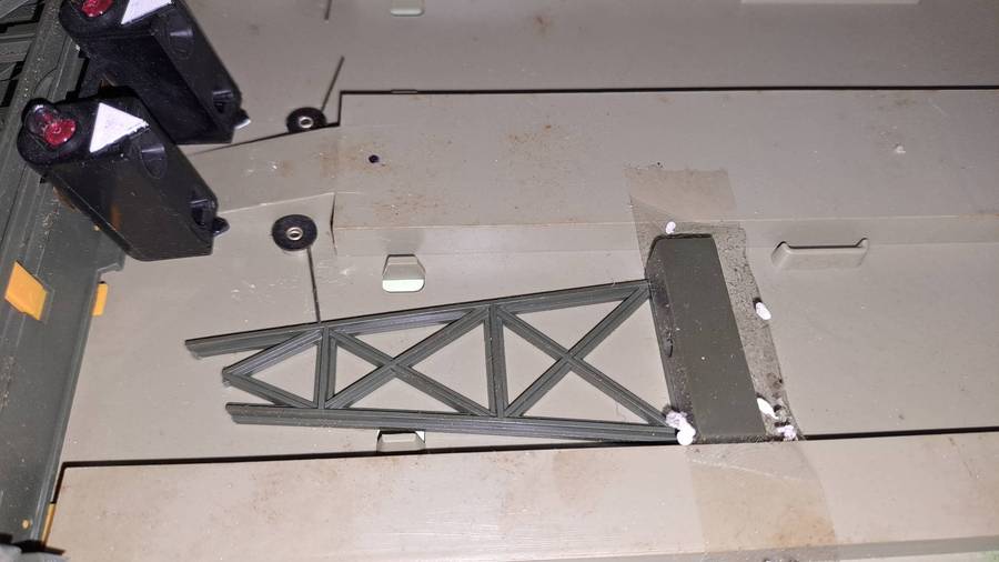 LIMA Overhead Gantry Signal with Level Crossing BOXED