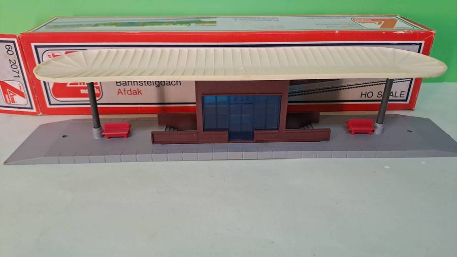 LIMA Station Roof BOXED (NEW old stock)