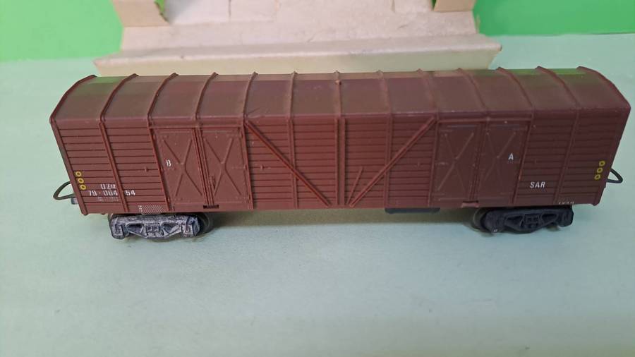 LIMA SAR HO Scale Brown Cattle wagon BOXED