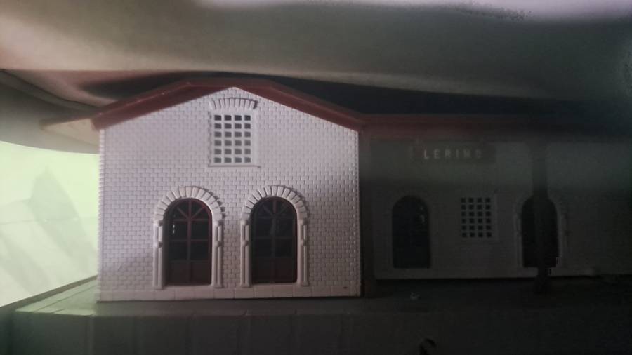 LIMA Station With Bell BOXED Sealed (NEW old stock only one)