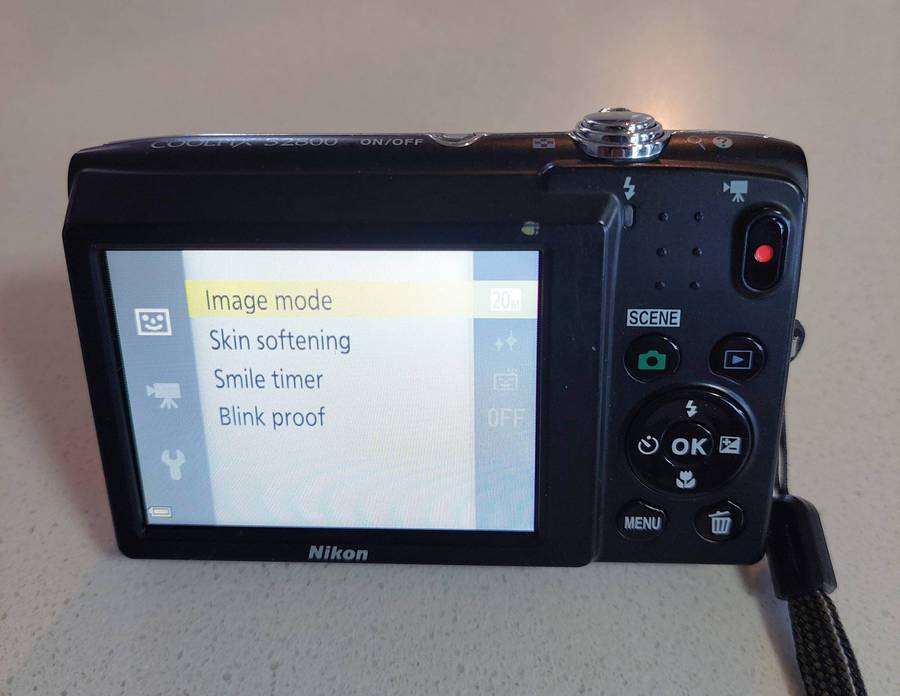 Nikon CoolPix S2800 digital camera